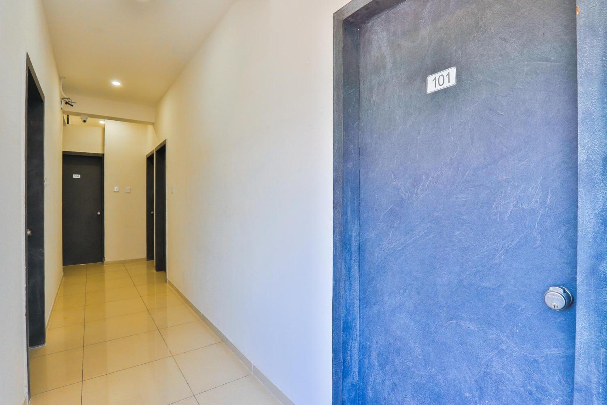 Nova Hotel New Crossroad Rajkot Exterior foto