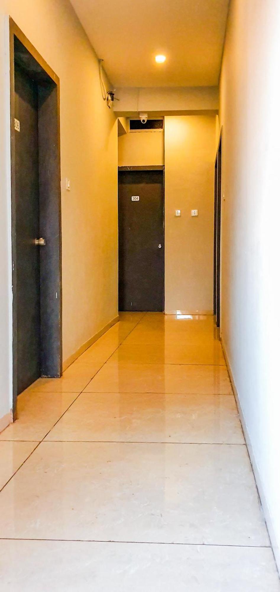 Nova Hotel New Crossroad Rajkot Exterior foto