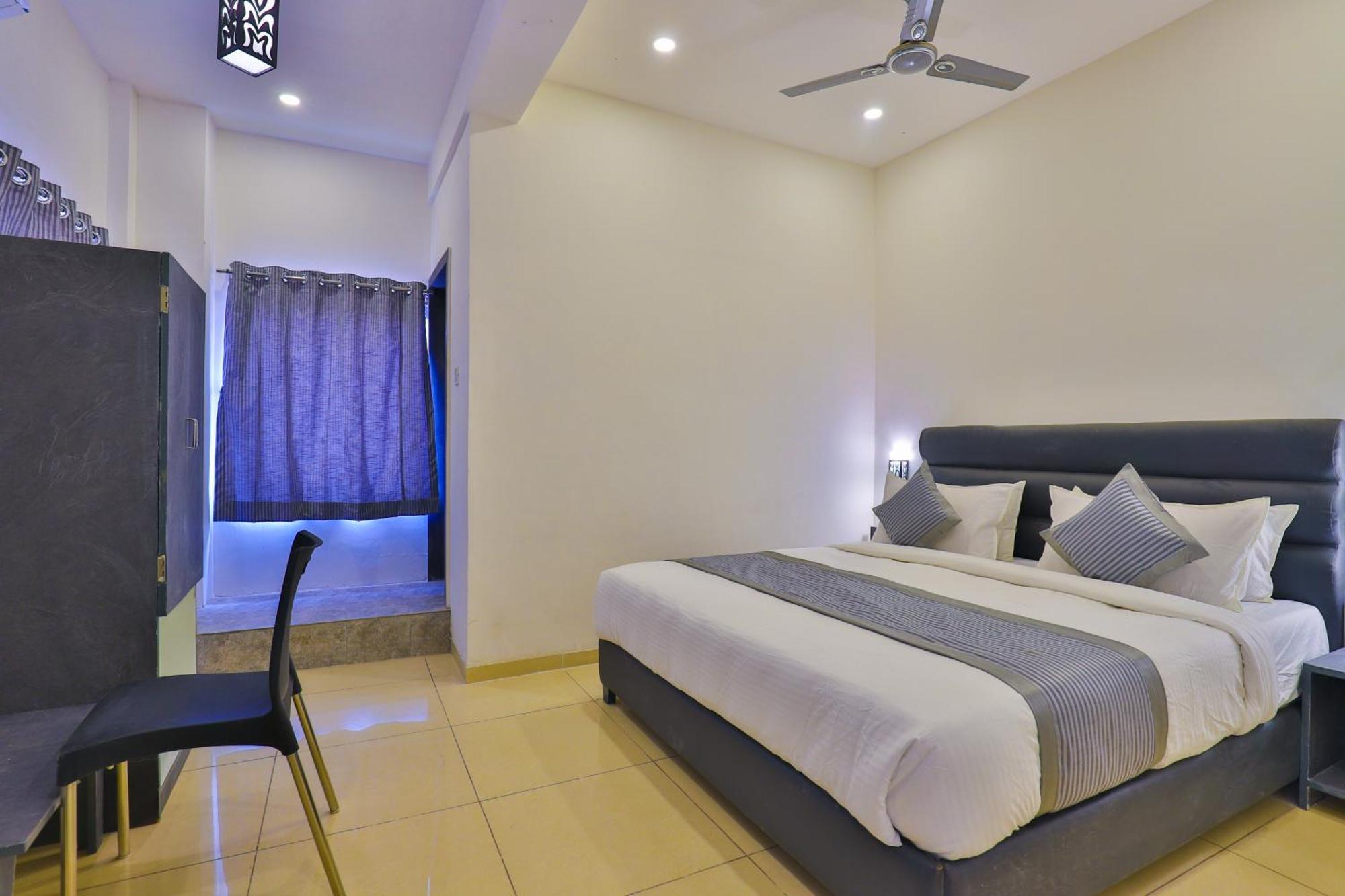 Nova Hotel New Crossroad Rajkot Exterior foto