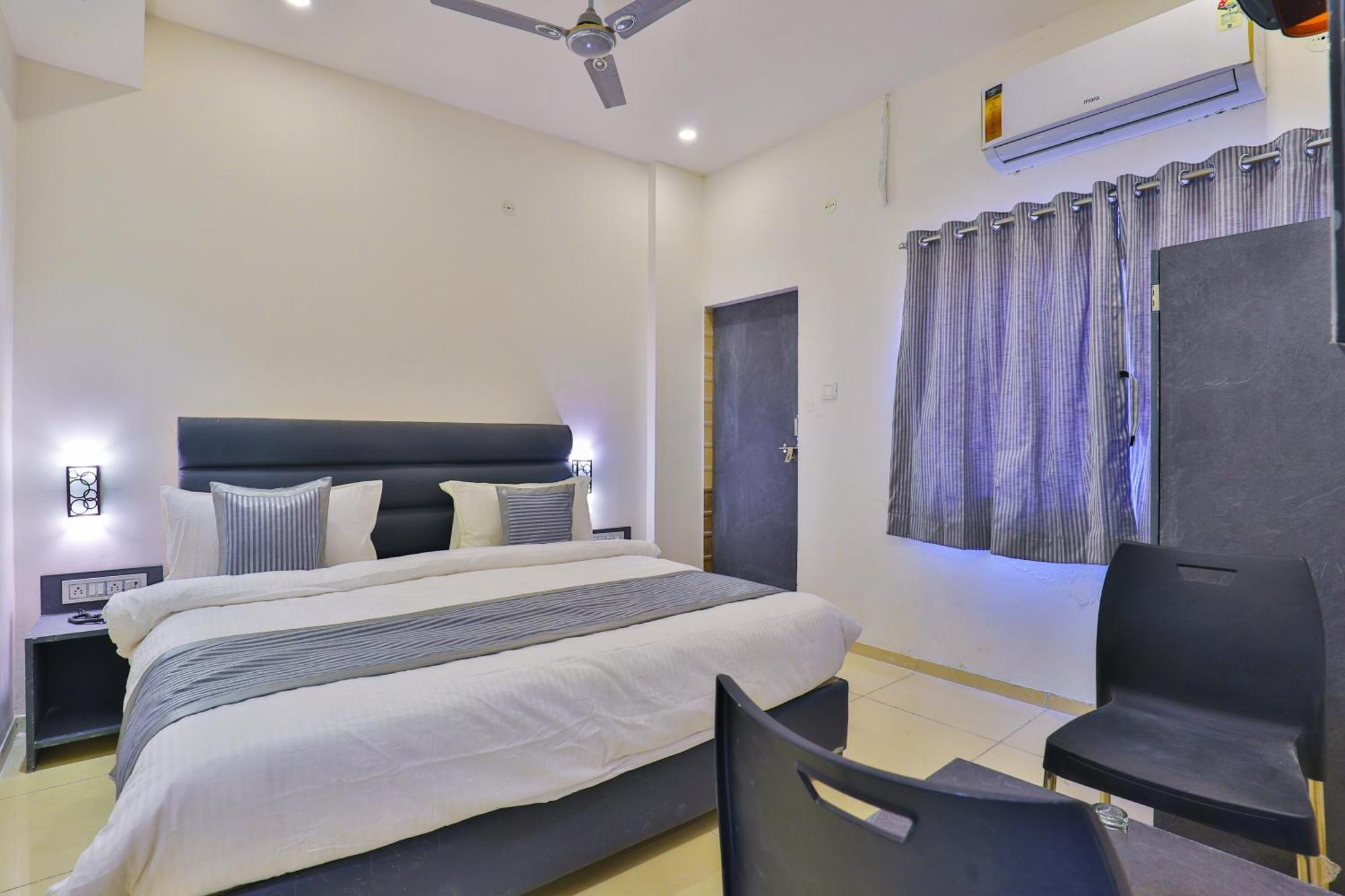 Nova Hotel New Crossroad Rajkot Exterior foto
