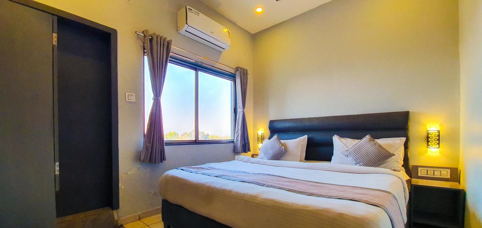Nova Hotel New Crossroad Rajkot Exterior foto