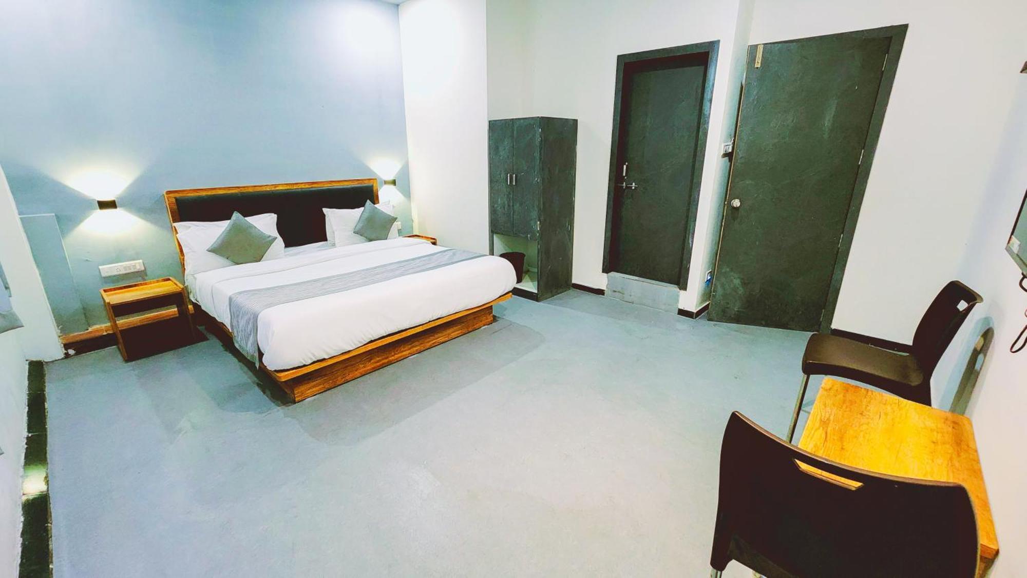 Nova Hotel New Crossroad Rajkot Exterior foto