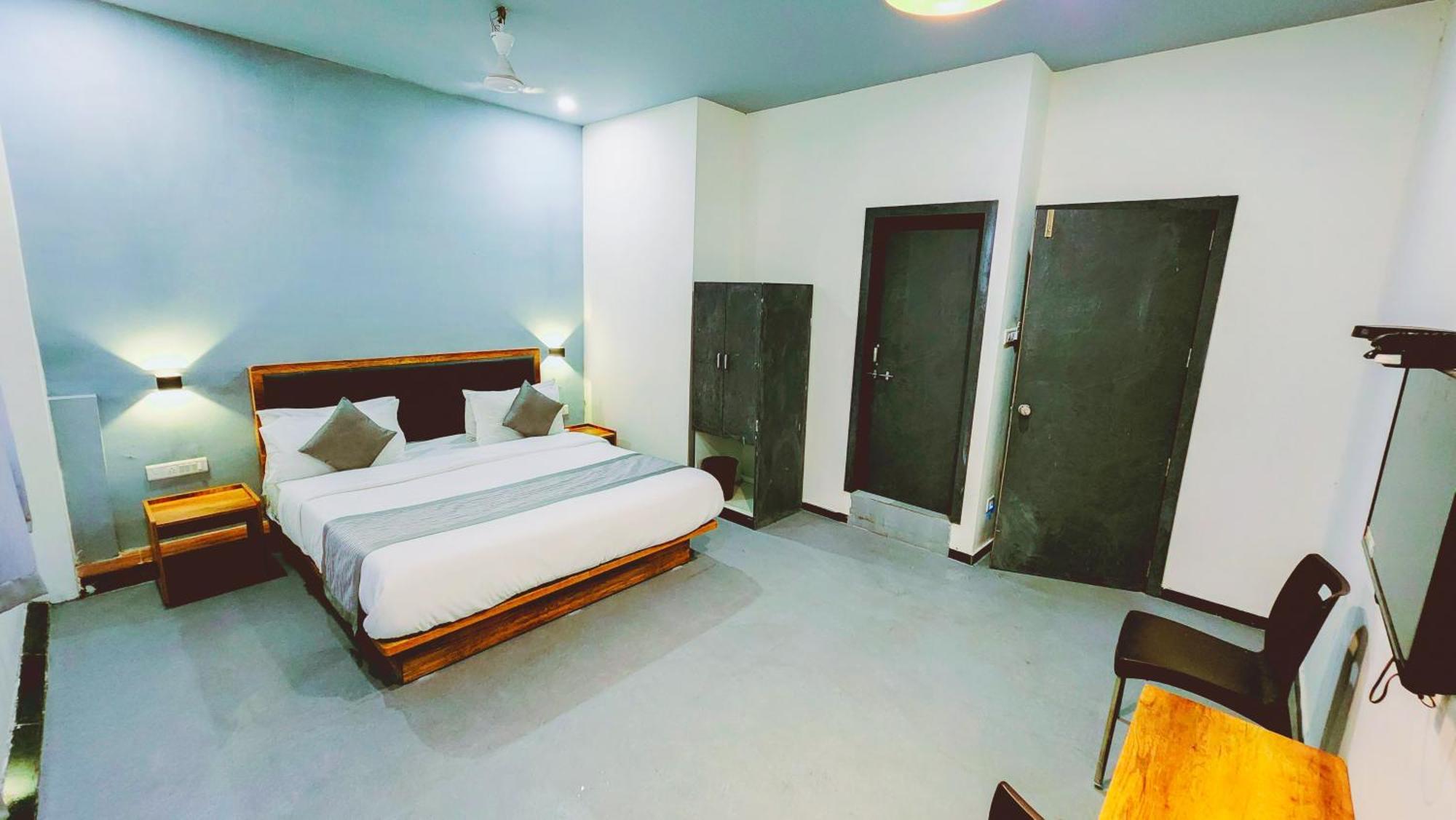 Nova Hotel New Crossroad Rajkot Exterior foto